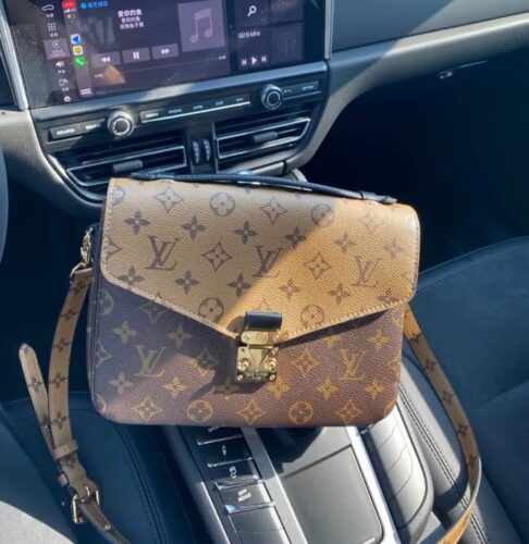 Louis Vuitton Pochette Metis M44876 photo review