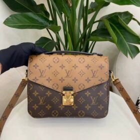 Louis Vuitton Pochette Metis M44876 photo review